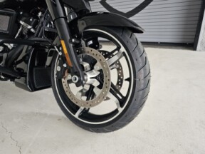 2025 Harley-Davidson<sup>®</sup> Street Glide® thumb 1