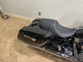 2025 Harley-Davidson<sup>®</sup> Street Glide® Vivid Black FLHX thumb 0