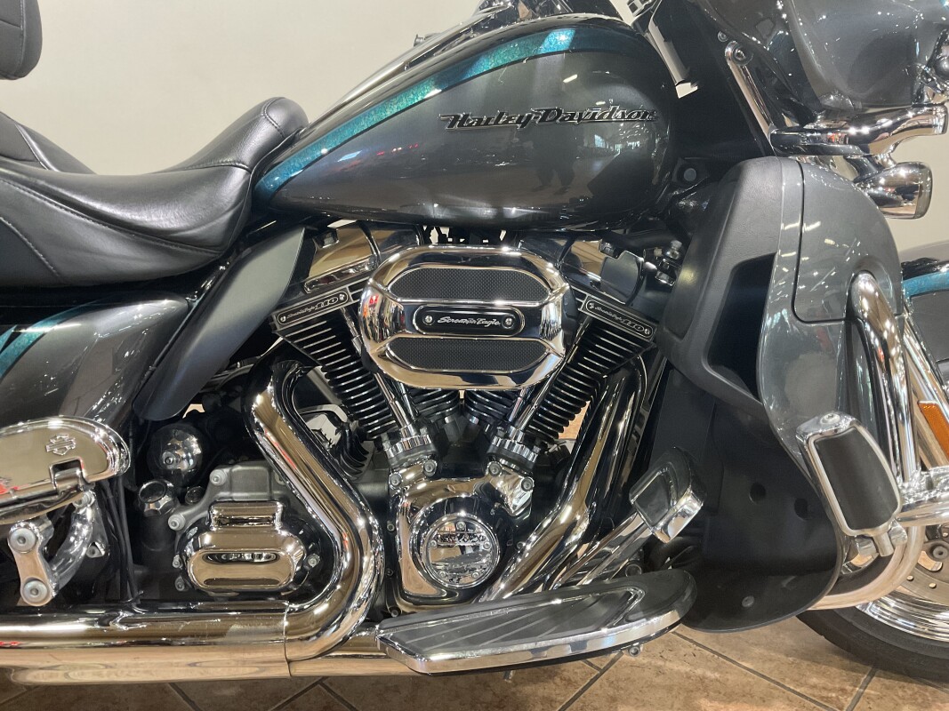 2015 Cvo Electra Glide Ultra Limited Carbon Slate w/pinstripe FLHTKSE - Photo 2