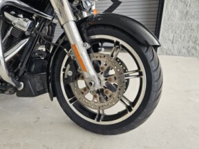 2021 Harley-Davidson<sup>®</sup> Road King<sup>®</sup> thumb 1
