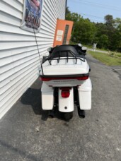 2024 Harley-Davidson<sup>®</sup> Ultra Limited White Onyx Pearl thumb 1