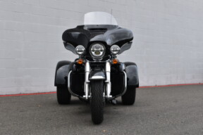 2022 Harley-Davidson® Tri Glide® Ultra FLHTCUTG thumb 1