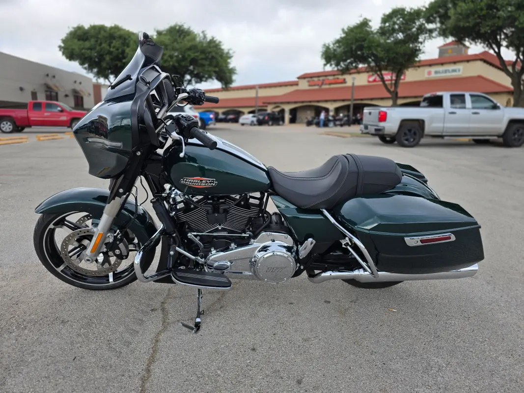 2024 Harley-Davidson Street Glide - Photo 5