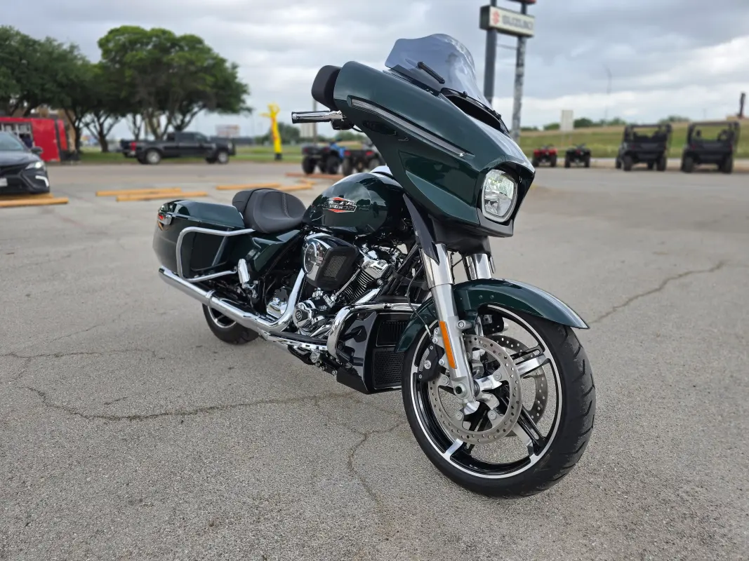 2024 Harley-Davidson Street Glide - Photo 2