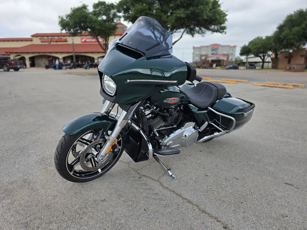 2024 Harley-Davidson Street Glide - Photo 4