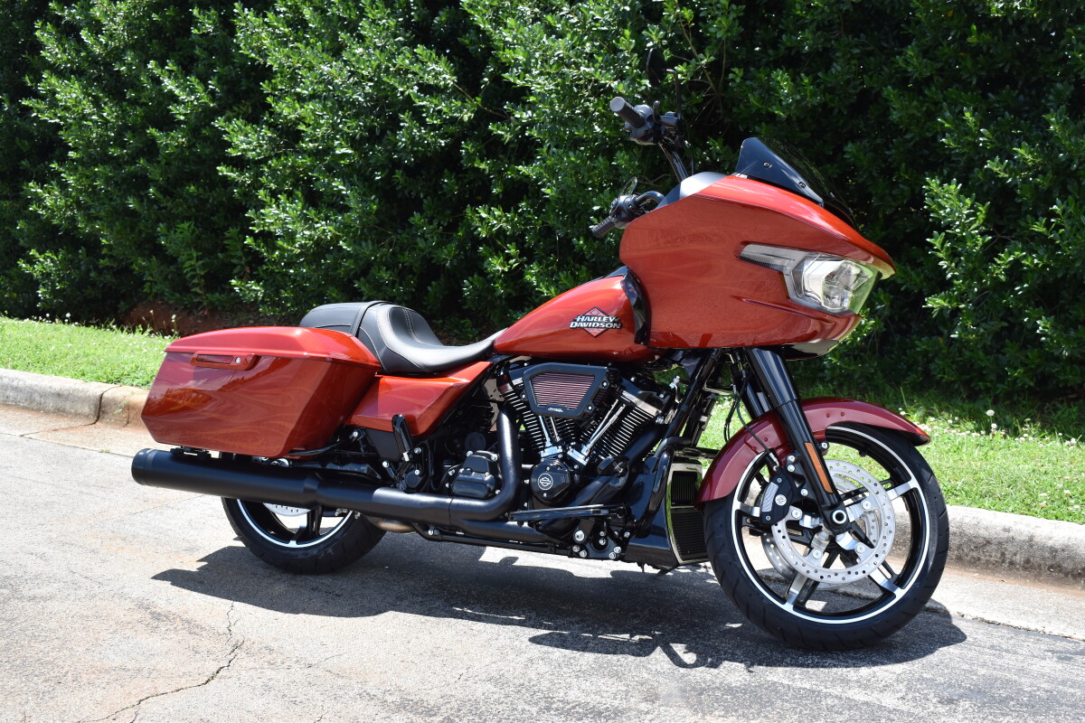 2025 Harley-Davidson Road Glide – Premium Touring Power - Photo 2