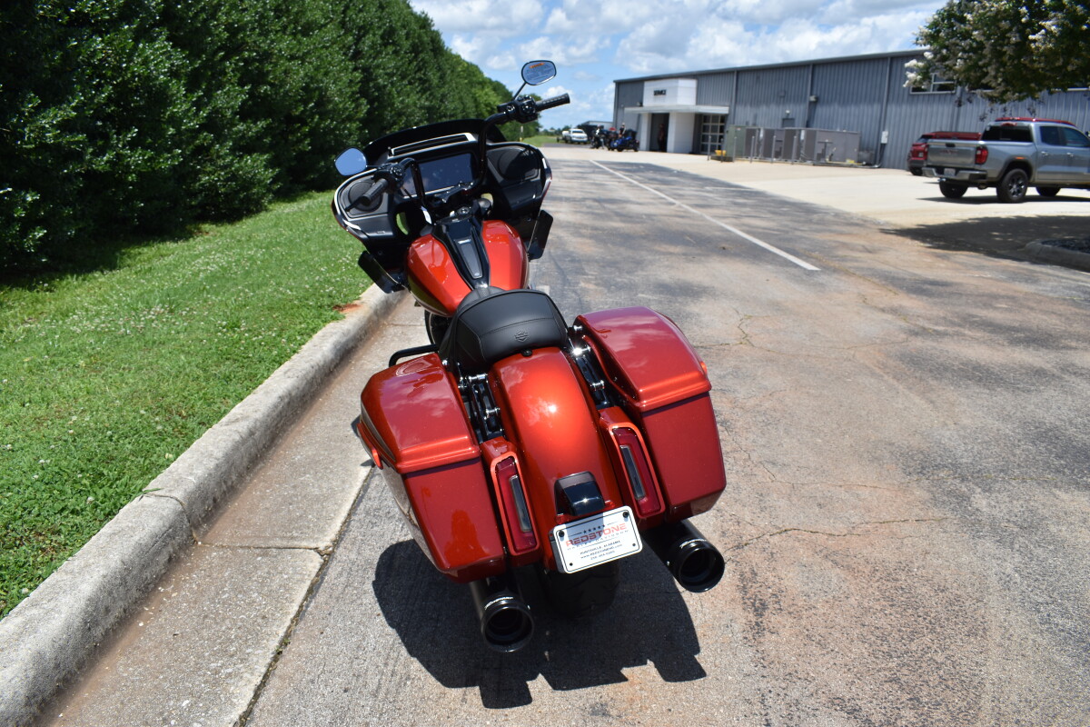 2025 Harley-Davidson Road Glide – Premium Touring Power - Photo 7