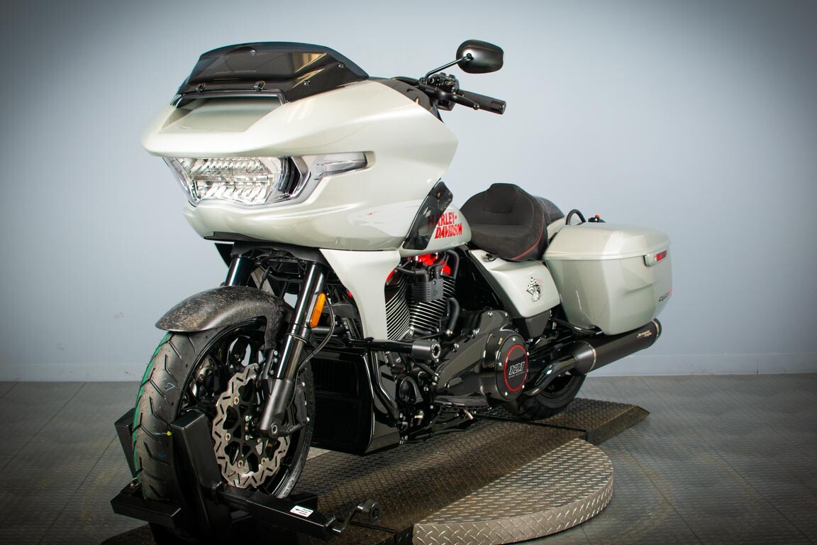 2025 Harley-Davidson CVO Road Glide ST FLTRXSTSE - Photo 4