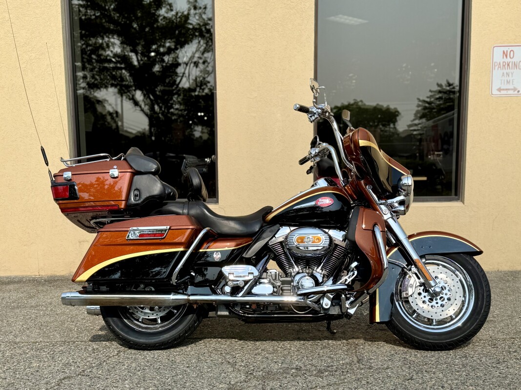 2008 Harley-Davidson Screamin’ Eagle Ultra Classic Electra Glide Anniversary FLHTCUSE - Photo 2