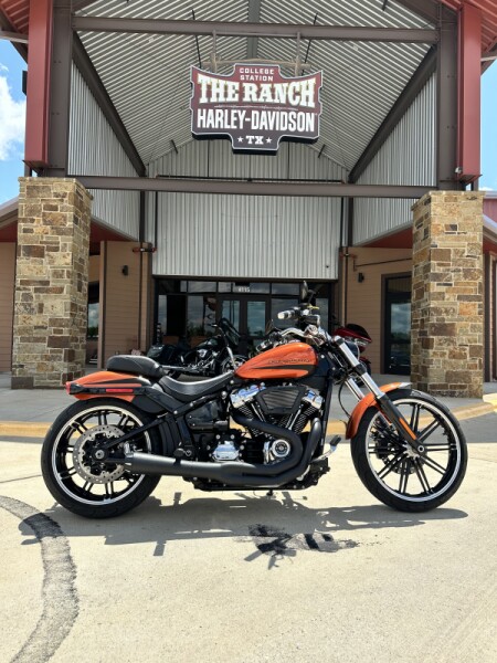 2019 Harley-Davidson<sup>®</sup> Breakout<sup>®</sup> 114 Scorched Orange/Black Denim