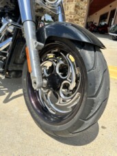 2021 Harley-Davidson<sup>®</sup> Fat Boy<sup>®</sup> 114 Vivid Black thumb 2