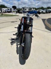 2019 Harley-Davidson<sup>®</sup> Breakout<sup>®</sup> 114 Scorched Orange/Black Denim thumb 3