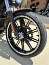 2019 Harley-Davidson<sup>®</sup> Breakout<sup>®</sup> 114 Scorched Orange/Black Denim thumb 2