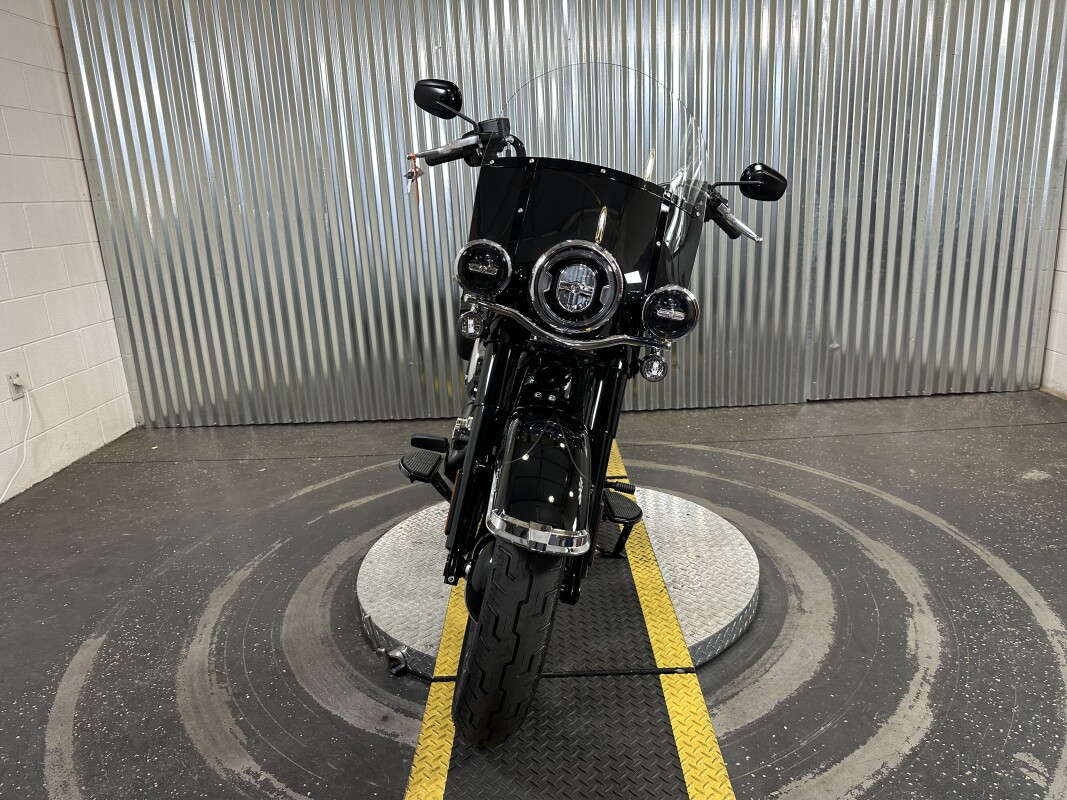 2025 Harley-Davidson Heritage Classic Vivid Black w/Cast Wheels - Photo 3