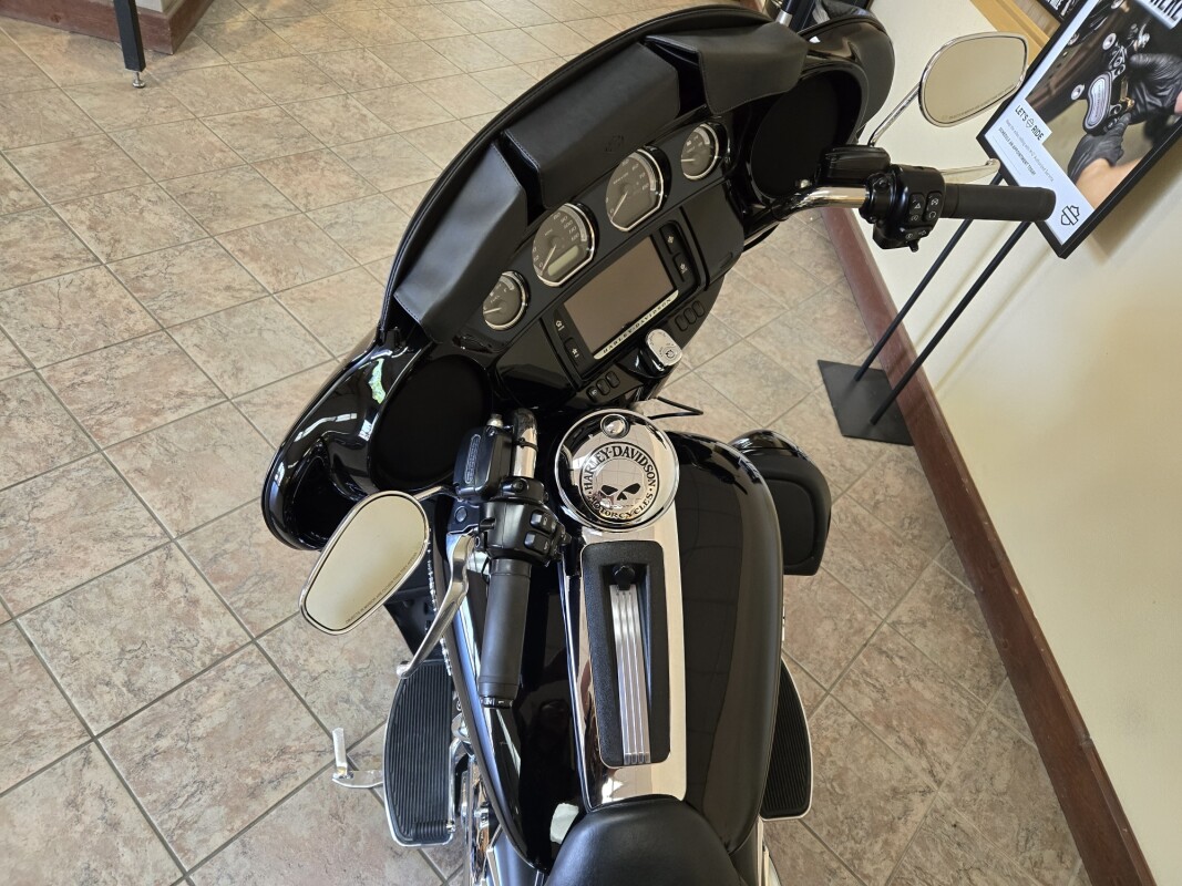 2018 Harley-Davidson Ultra Limited Vivid Black - Photo 8