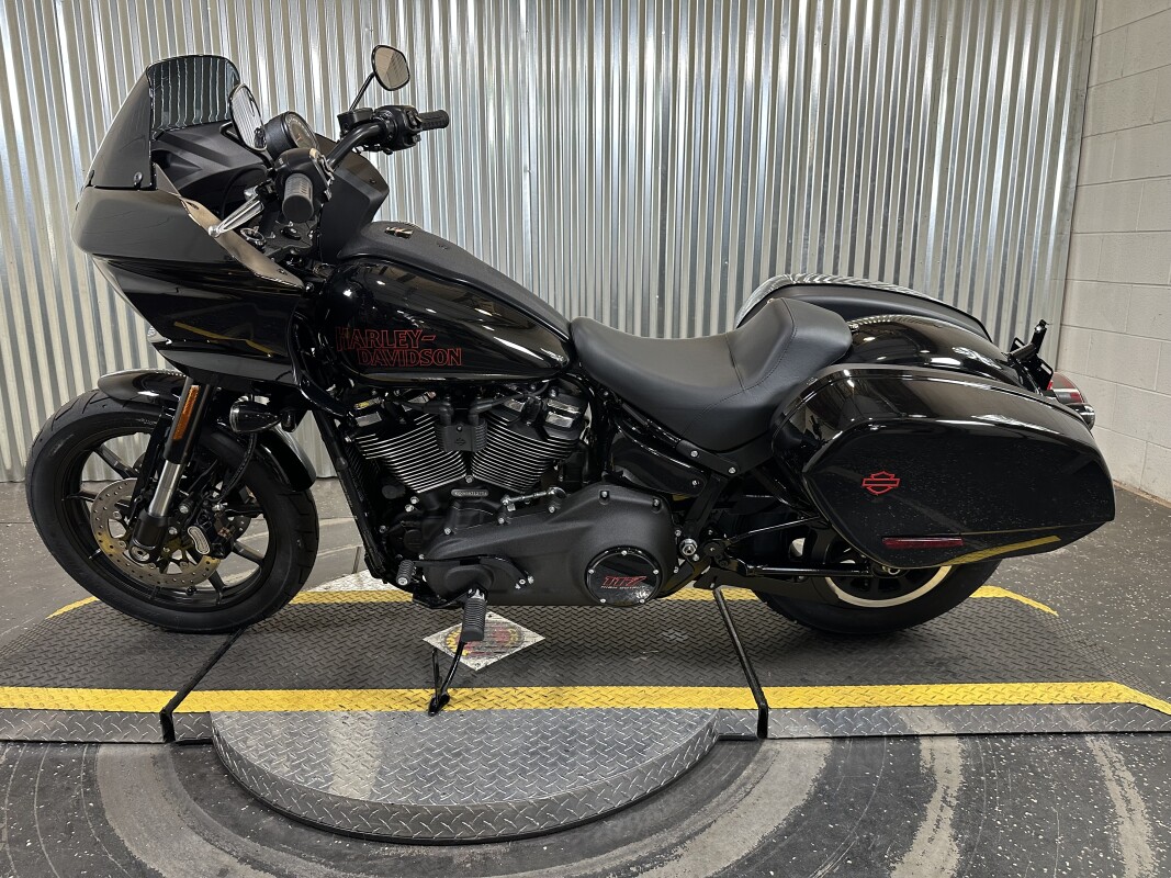 2025 Harley-Davidson Low Rider ST Vivid Black - Black Finish - Photo 5