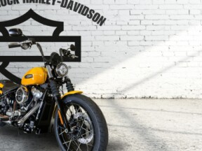 2025 Harley-Davidson<sup>®</sup> Street Bob™ Centerline w/Laced Wheels thumb 2