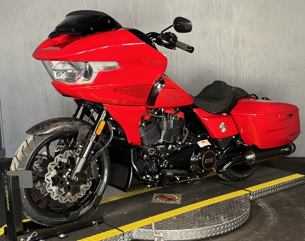 2025 Harley-Davidson CVO Road Glide ST FLTRXSTSE RALLY RED - Photo 9