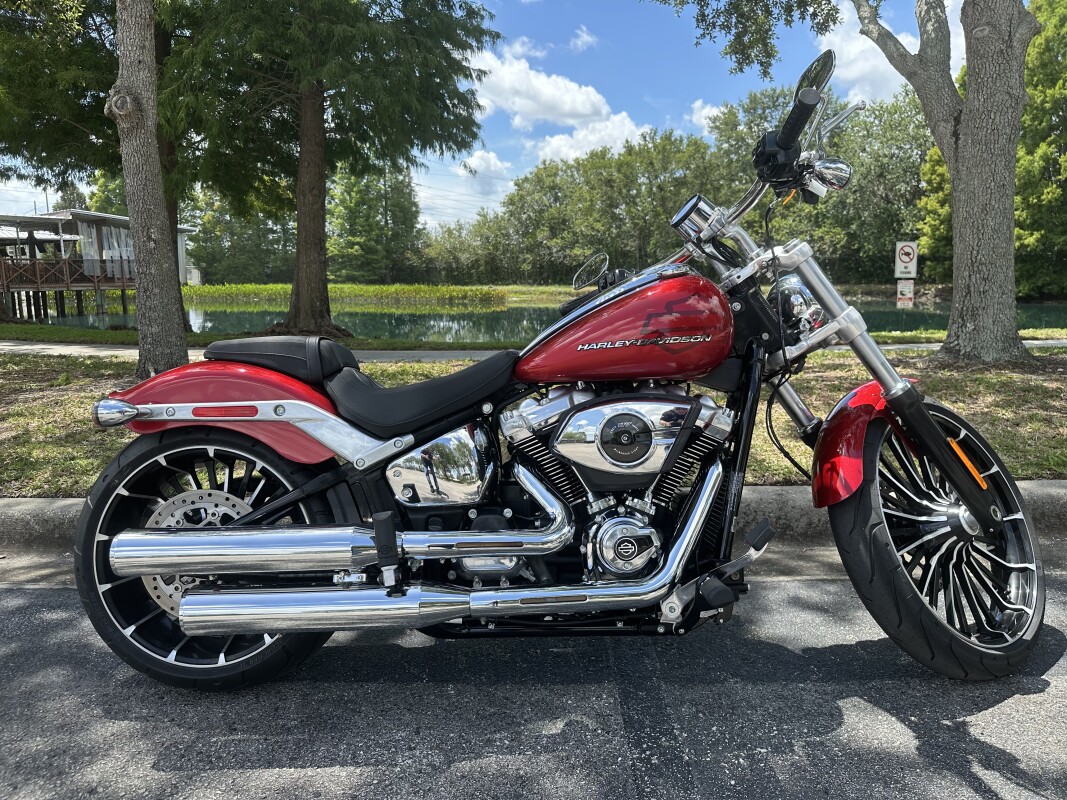 2025 Harley-Davidson<sup>®</sup> Breakout®