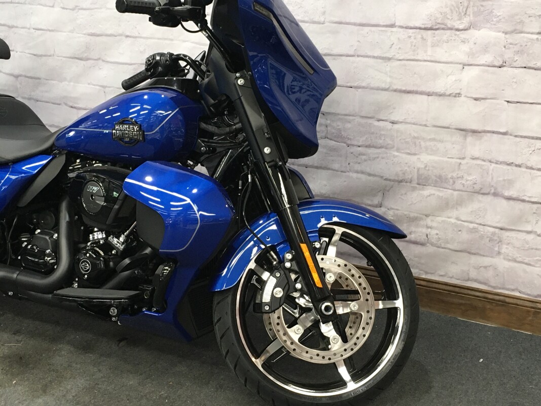 2025 Harley-Davidson Street Glide Ultra Blue Burst - Black Finish FLHXU - Photo 4