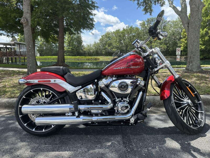 2025 Harley-Davidson<sup>®</sup> Breakout®