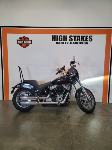 2023 Harley-Davidson<sup>®</sup> Softail<sup>®</sup> Standard Vivid Black FXST
