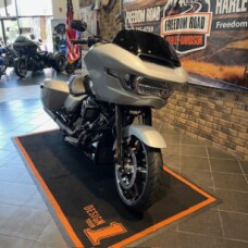 2025 Road Glide® (FLTRX) thumb 3