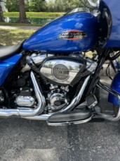 2025 Harley-Davidson<sup>®</sup> Road Glide® thumb 2