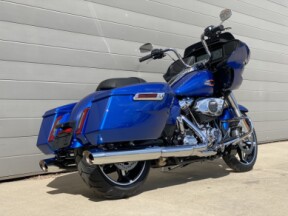 2025 Harley-Davidson<sup>®</sup> Road Glide® Blue Burst thumb 2