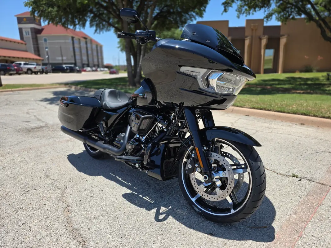 2025 Harley-Davidson Road Glide - Photo 2