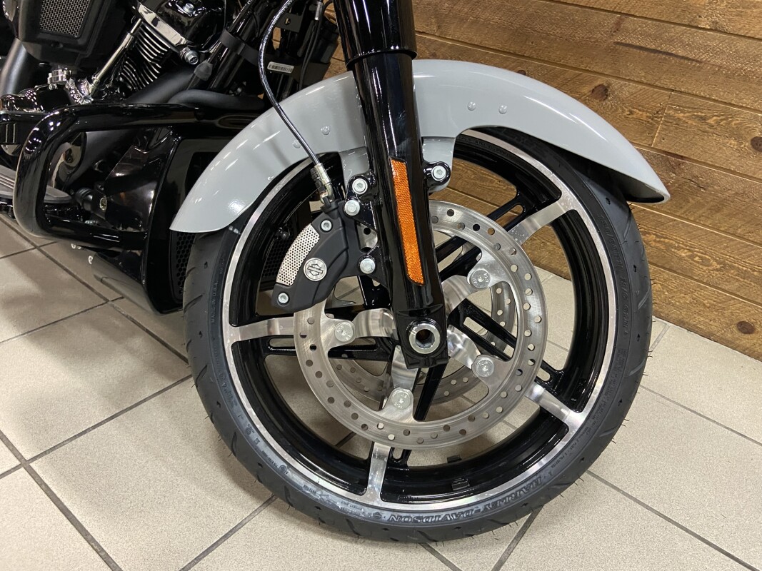 2025 Harley-Davidson Street Glide Billiard Gray - Black Finish FLHX - Photo 4