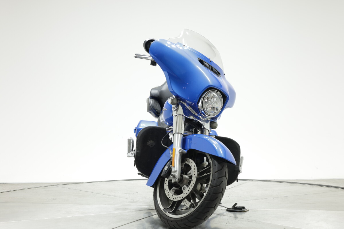 2018 Harley-Davidson FLHX Street Glide in Electric Blue with 17823 miles - Photo 7