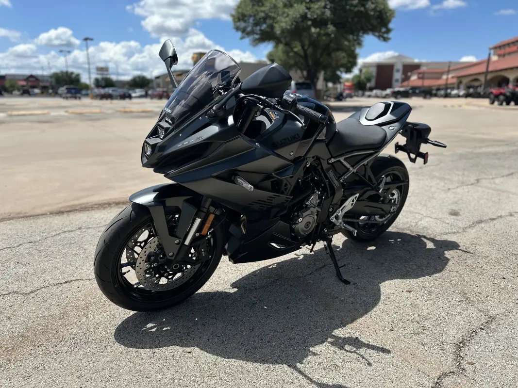 2025 Suzuki GSX-8R - Photo 4