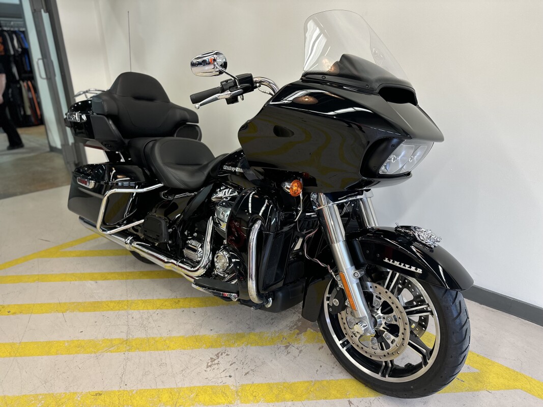 2021 Harley-Davidson Road Glide Limited Vivid Black - Photo 2