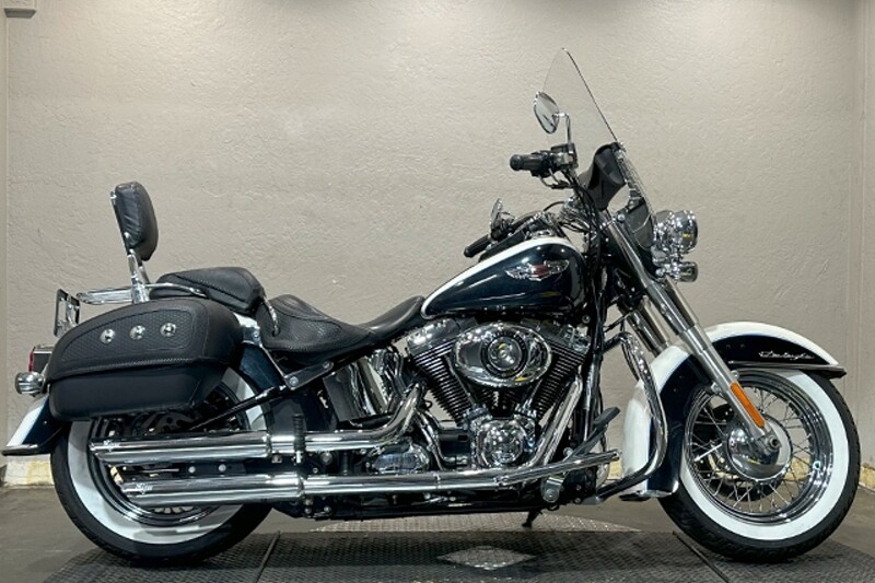 Harley-Davidson Softail Deluxe 103 2012 040677A B WHT/MIDNIGHT W/ PINSTRIPE