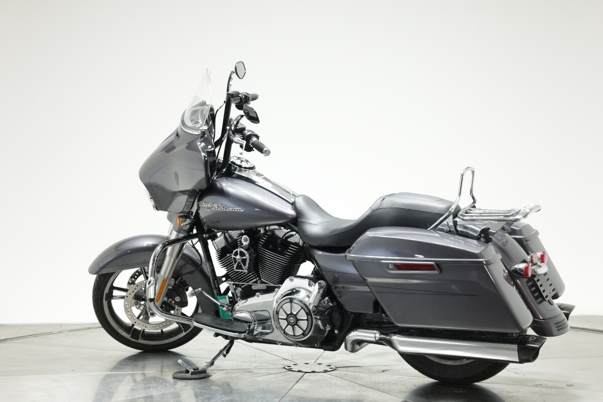 2015 HARLEY-DAVIDSON FLHXS STREET GLIDE SPECIAL in CHARCOAL PEARL W/ PINSTRIPE with 6908 miles - Photo 10
