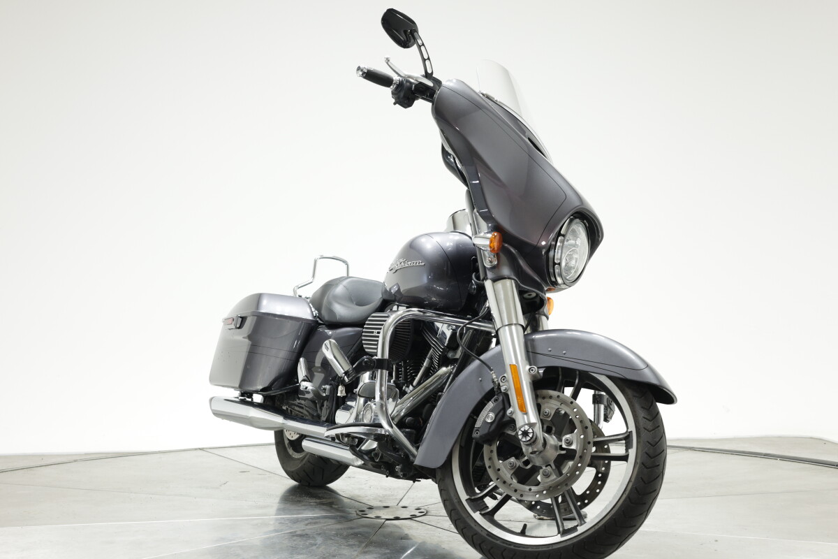 2015 HARLEY-DAVIDSON FLHXS STREET GLIDE SPECIAL in CHARCOAL PEARL W/ PINSTRIPE with 6908 miles - Photo 5
