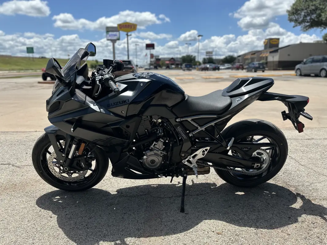 2025 Suzuki GSX-8R - Photo 5
