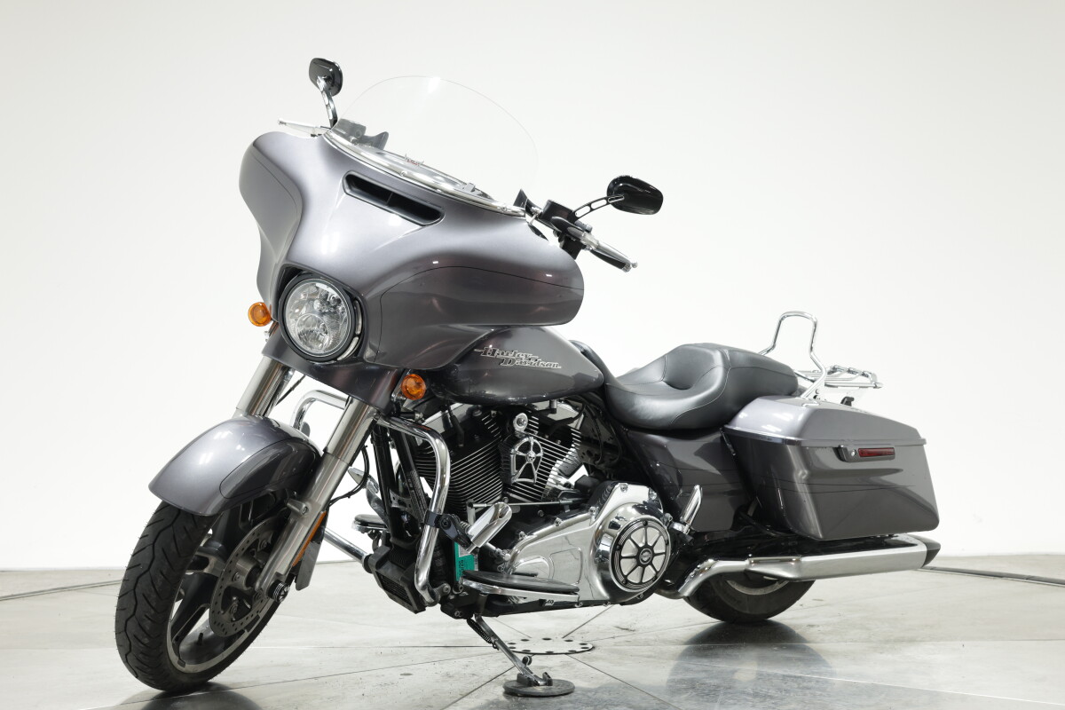 2015 HARLEY-DAVIDSON FLHXS STREET GLIDE SPECIAL in CHARCOAL PEARL W/ PINSTRIPE with 6908 miles - Photo 8