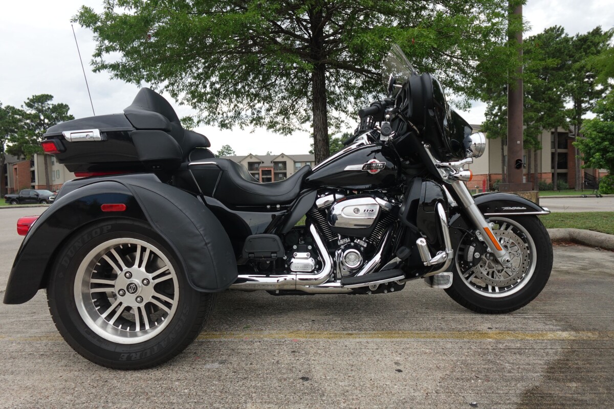 2022 Harley-Davidson Tri Glide Ultra FLHTCUTG