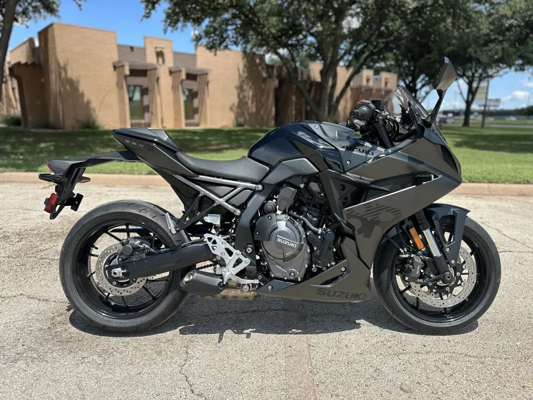 2025 Suzuki GSX-8R