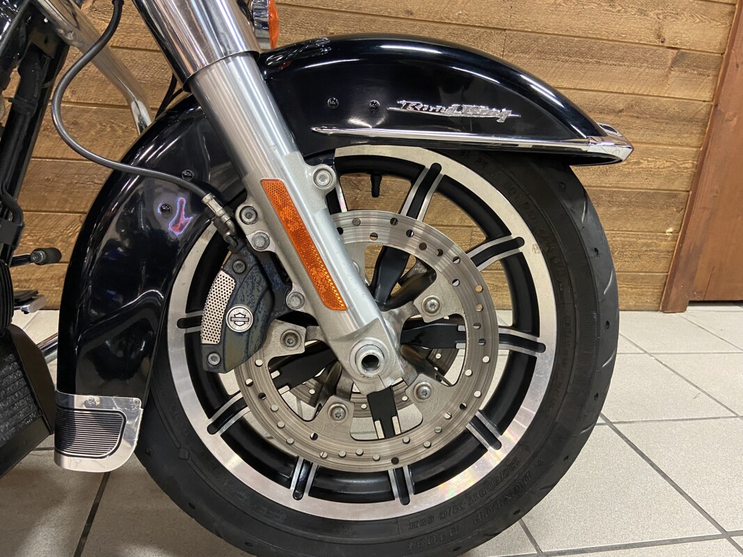2019 Harley-Davidson Road King Vivid Black FLHR - Photo 4