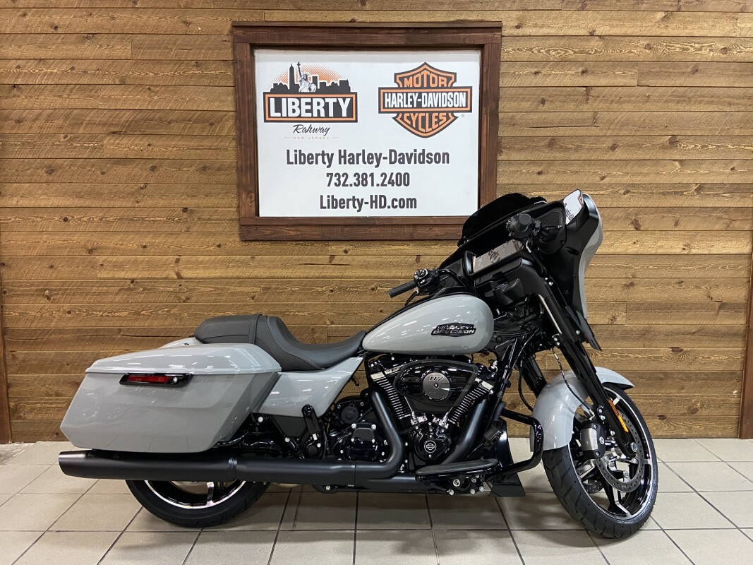 2025 Harley-Davidson Street Glide Billiard Gray - Black Finish FLHX