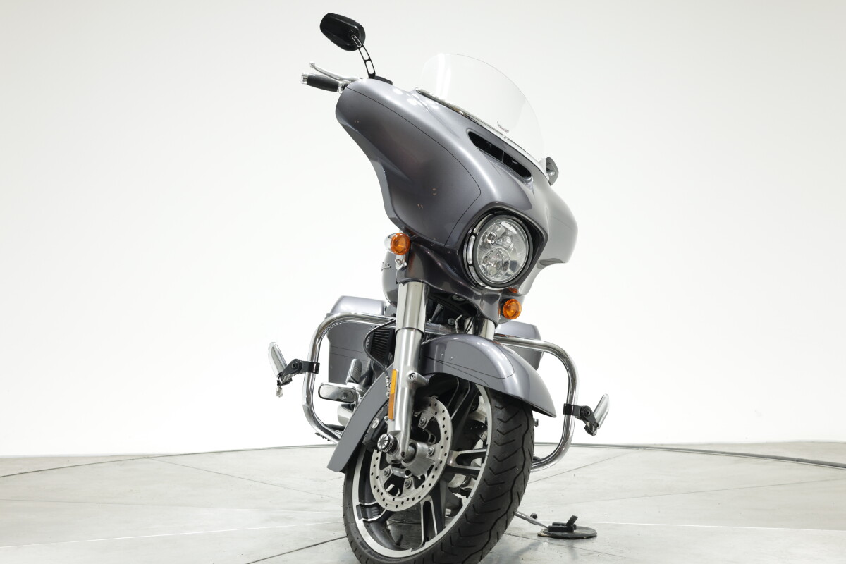 2015 HARLEY-DAVIDSON FLHXS STREET GLIDE SPECIAL in CHARCOAL PEARL W/ PINSTRIPE with 6908 miles - Photo 6