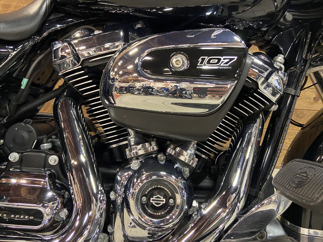 2019 Harley-Davidson Road King Vivid Black FLHR - Photo 3