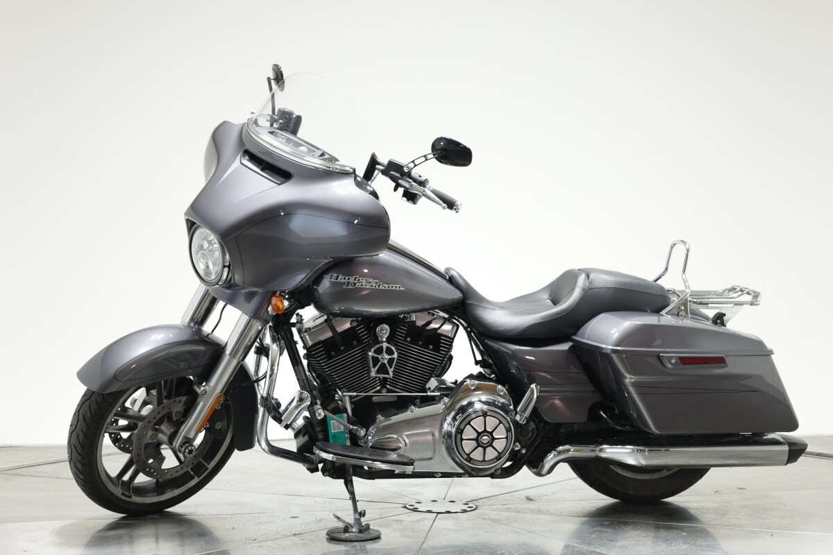 2015 HARLEY-DAVIDSON FLHXS STREET GLIDE SPECIAL in CHARCOAL PEARL W/ PINSTRIPE with 6908 miles - Photo 9