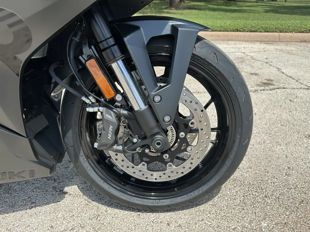 2025 Suzuki GSX-8R - Photo 8