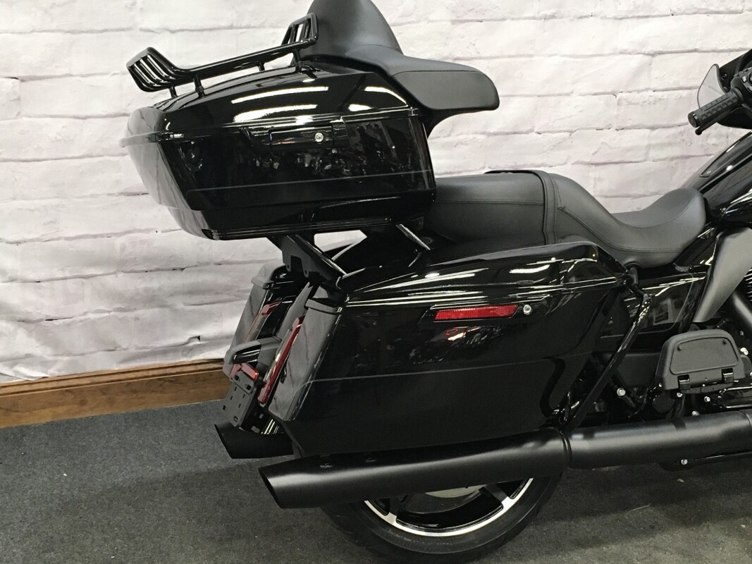 2025 Harley-Davidson Street Glide Ultra Vivid Black - Black Finish FLHXU - Photo 2