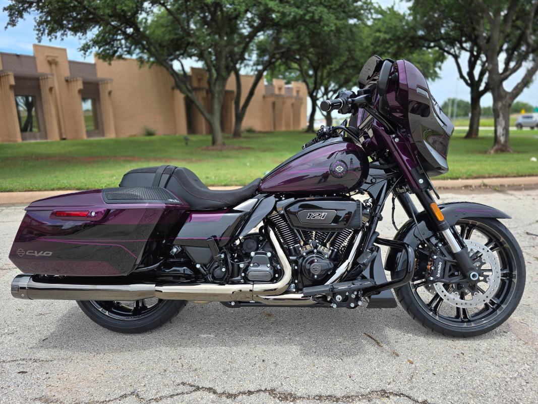 2025 Harley-Davidson® CVO™ Street Glide™ | Poison Berry | Kent's