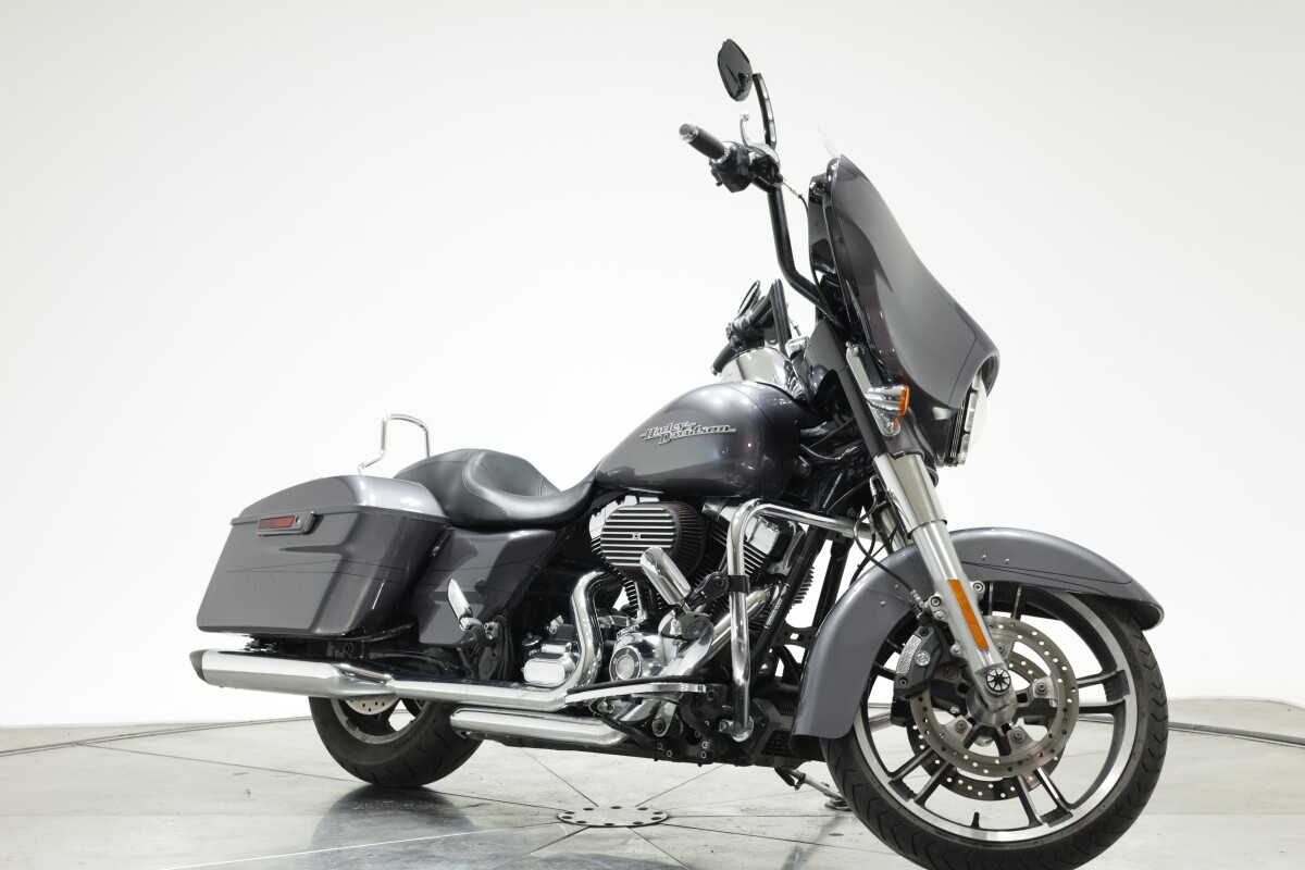 2015 HARLEY-DAVIDSON FLHXS STREET GLIDE SPECIAL in CHARCOAL PEARL W/ PINSTRIPE with 6908 miles - Photo 4
